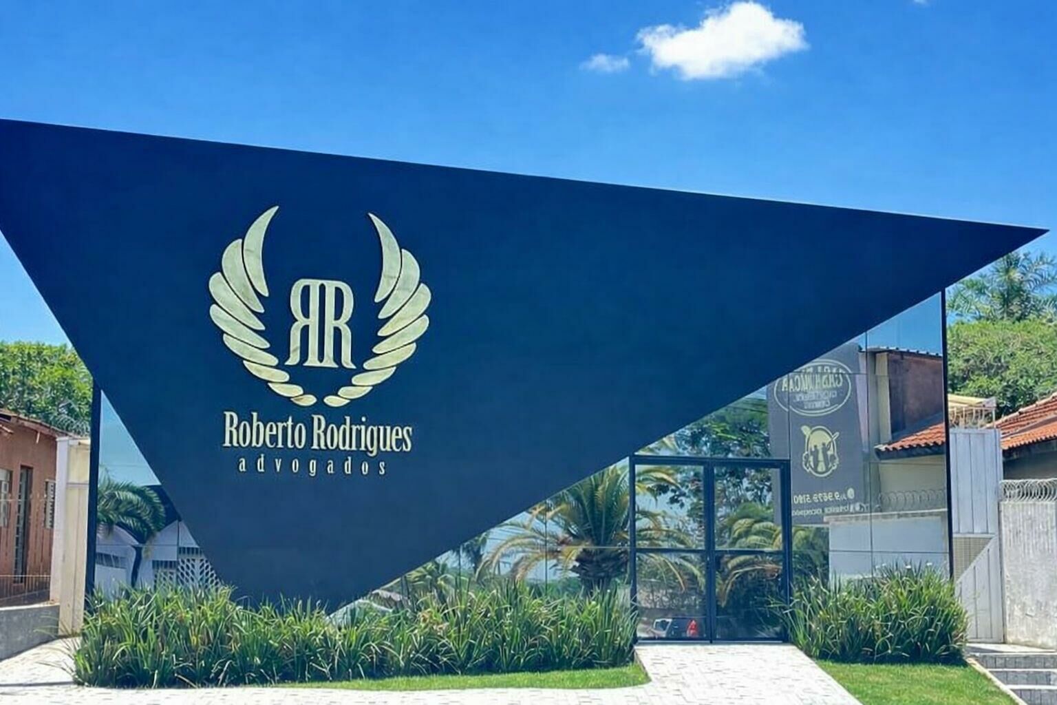 Imagem de compartilhamento para o artigo Em mensagem de fim de ano, Roberto Rodrigues Advogados Associados renova gratidão pela confiança em Costa Rica e região da MS Todo dia